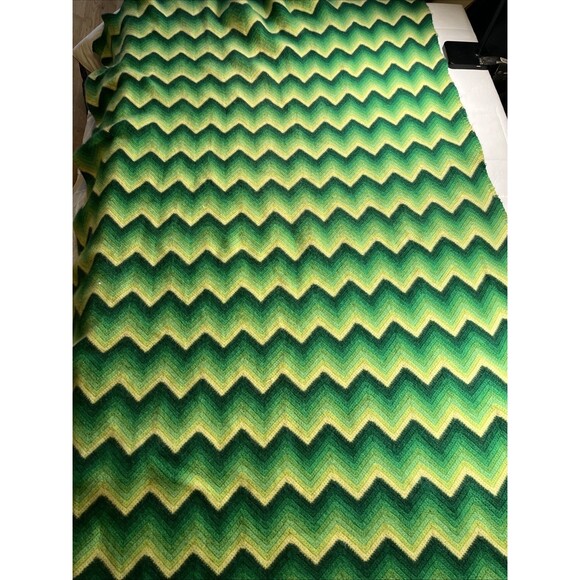 Vintage Man’s made Granny Blanket Chevron Style Crochet Afghan 40x64Inches - Picture 4 of 4